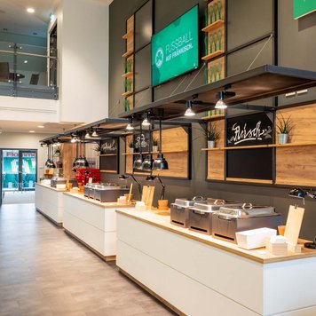 Catering-Stationen in VIP-Tribüne mit ansprechendem Design und dekorativen Wand-Elementen