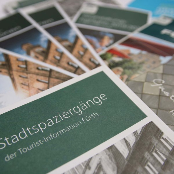 Broschüren der Tourist-Information Fürth mit Tipps zu Sehenswürdigkeiten, Veranstaltungen und Stadtinfos