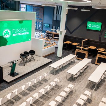 Großer  und heller Tagungsraum im Sportpark Ronhof | Thomas Sommer mit moderner Ausstattung