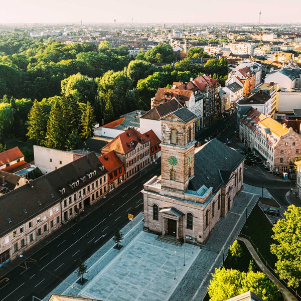 Kirche zu unserer lieben Frau mit Stadtpark, Königstraße und historischen Häuserzeilen