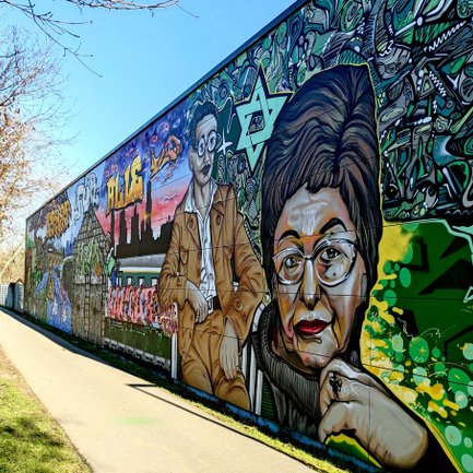 Legales Wandgemälde in Fürth mit Porträts von Bella Rosenkranz und Rudolf Benario