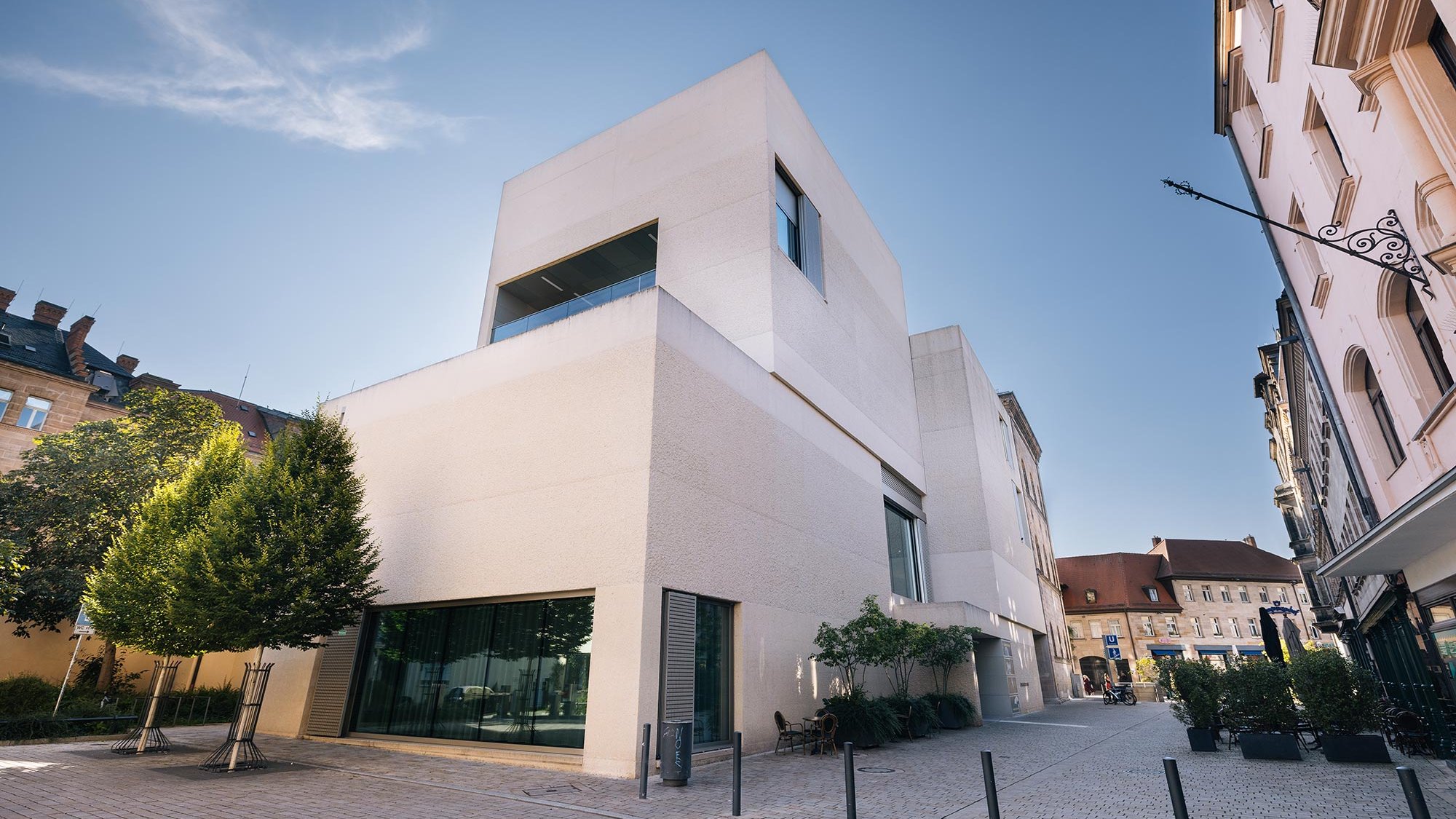 Das Ludwig Erhard Zentrum als moderner Bau mit geschichtlichem Schwerpunkt.
