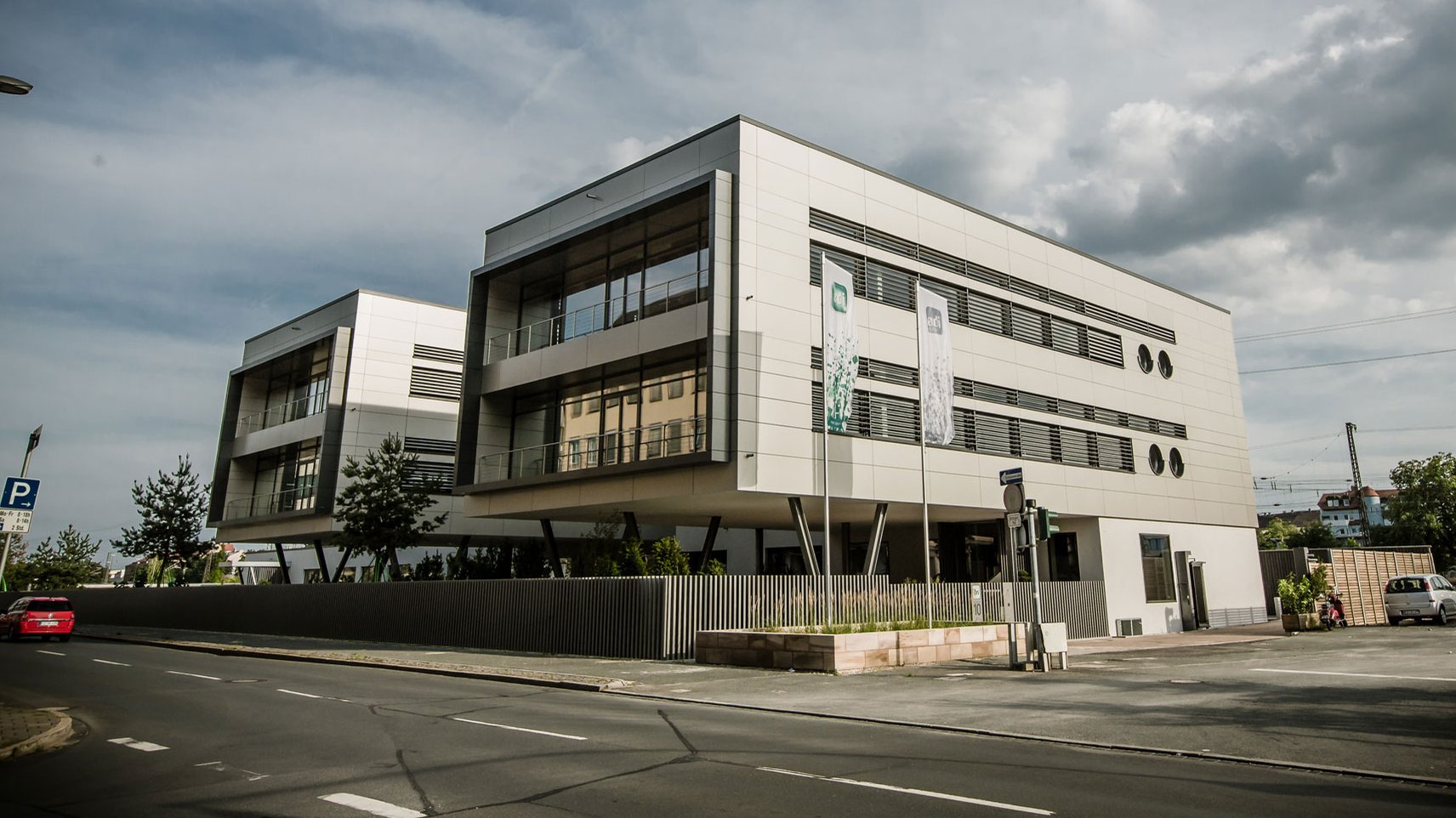 Modernes Außengebäude des iba Forums in Fürth mit einladender Architektur und exklusivem Ambiente