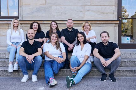 Gruppenbild der Mitarbeiter:innen der Tourist-Information Fürth
