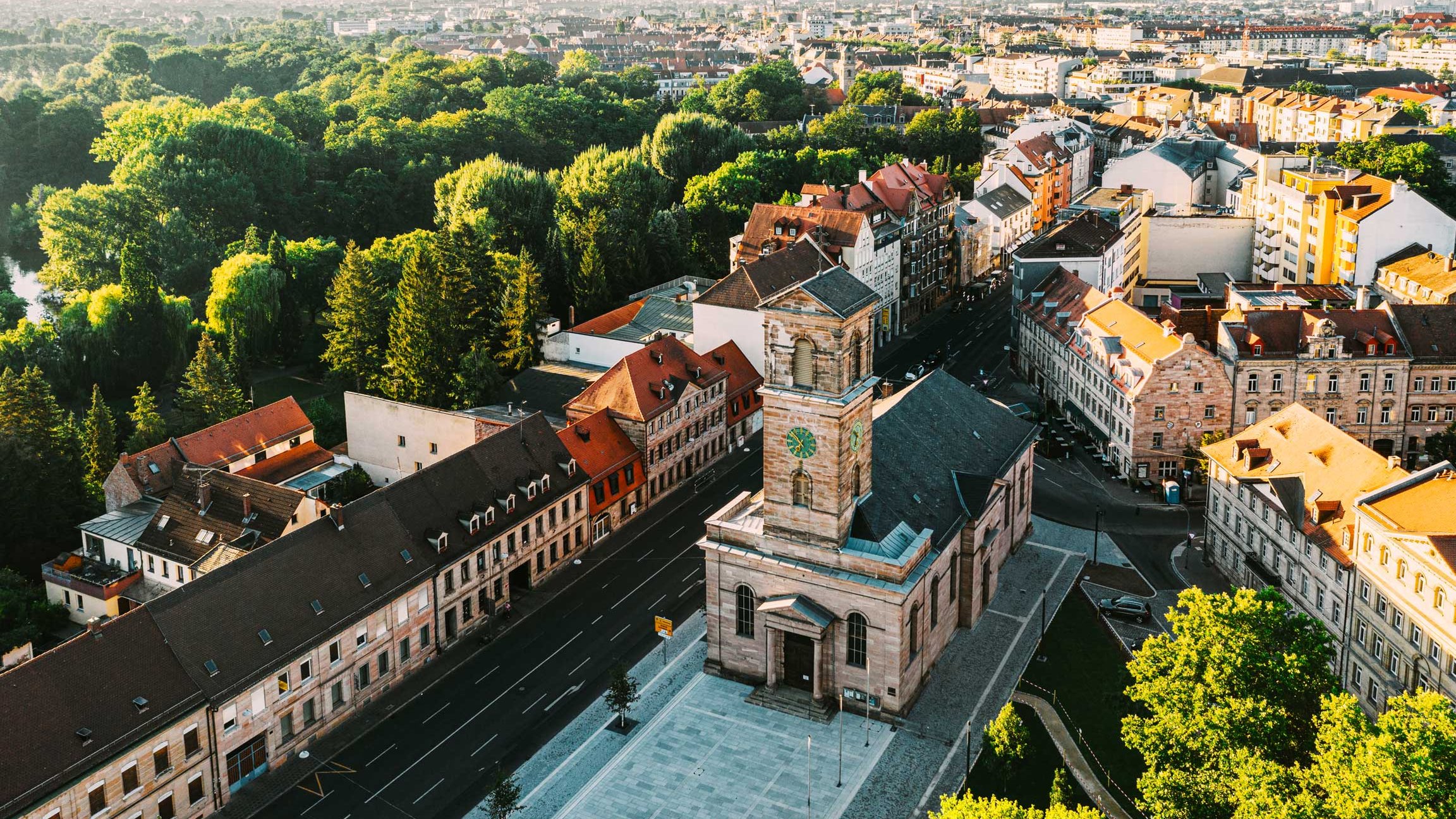 Kirche zu unserer lieben Frau mit Stadtpark, Königstraße und historischen Häuserzeilen