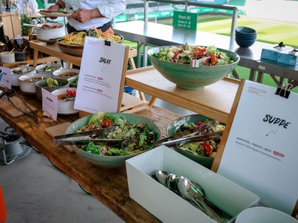 Ansprechendes Buffet mit verschiedenen Vorspeisen