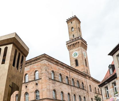 Rathaus Das Rathaus mit dem Turm. Im Vordergrund der