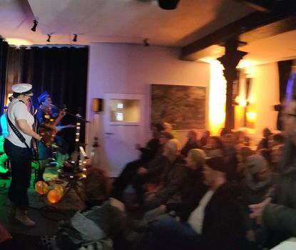 Bühne im Kaltscher Band auf der Bühne im Kaltscher mit Gästen